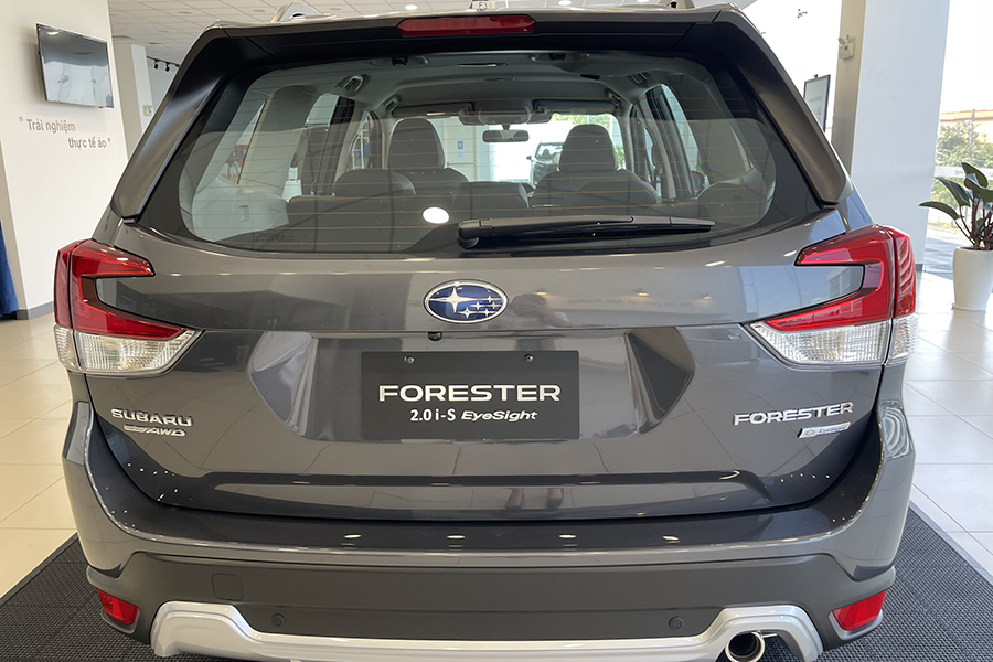 Đuôi xe Subaru Forester 2.0 I-S Eyesight facelift 2023