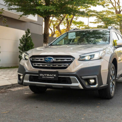 Góc trước Subaru Outback 2.5 i-T Eyesight