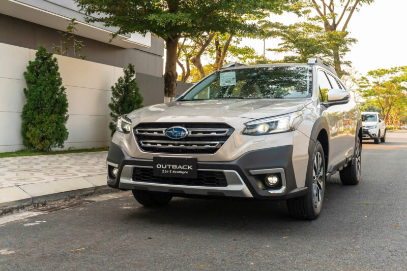 Góc trước Subaru Outback 2.5 i-T Eyesight