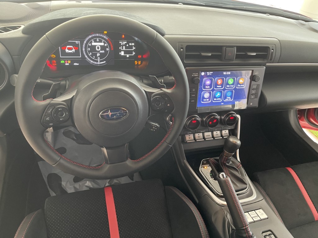 Subaru-BRZ-cabin