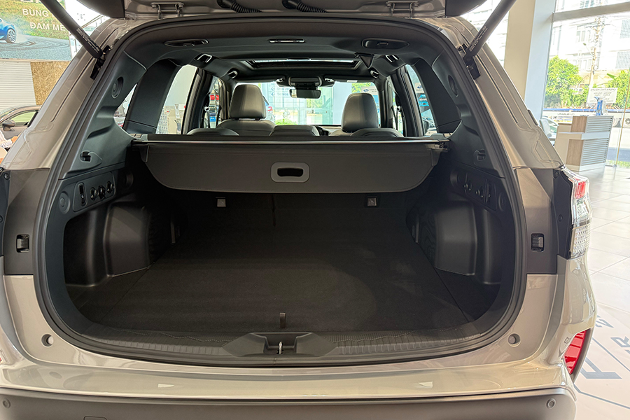 Khoang hành lý Subaru Forester 2.5 i-S EyeSight